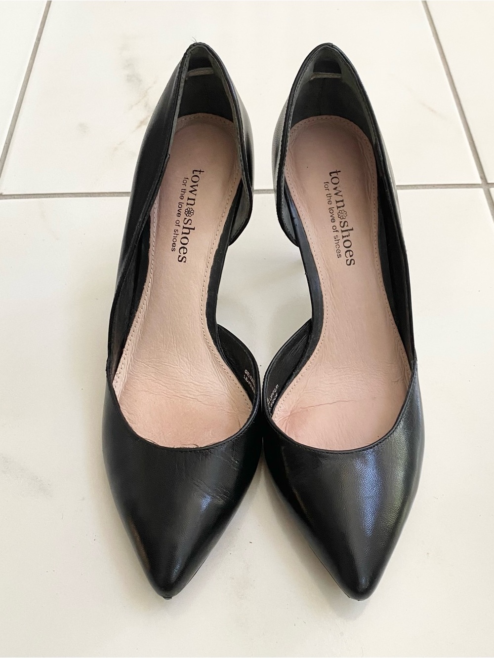Town Shoes Women’s Black Leather Pointed Toe Heels (US 7)